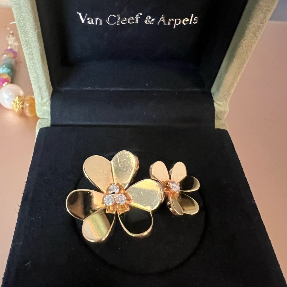 Van Cleef & Arpels Frivole Ring 18K Yellow Gold w/Diamonds size 5.75 Hold Hold